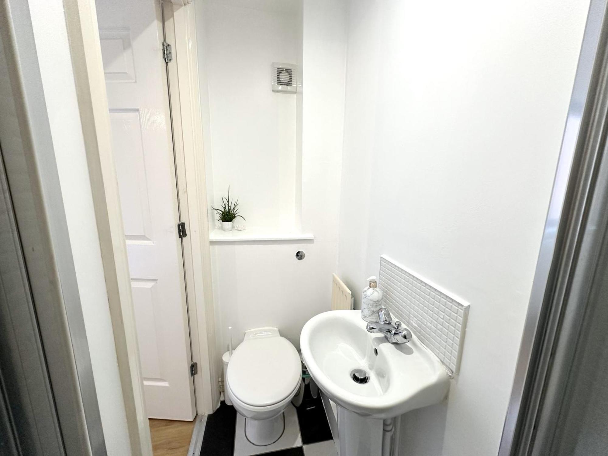 גלאזגו Private Room With En-Suite And Parking In Shared Flat מראה חיצוני תמונה